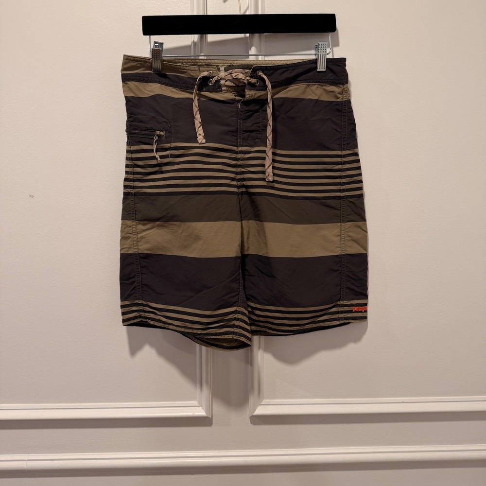 Patagonia‎ Men's 30 Board Shorts Striped Tan Black Swim Trunks Drawstring